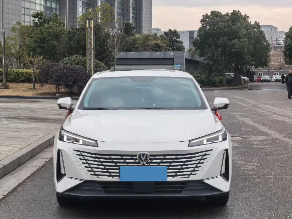 2024 ChangAn UNI-V 1.5T 188HP L4 7DCT,autocango,china used car exporter,china ev exporter,chinese used car exporter,chinese used ev exporter