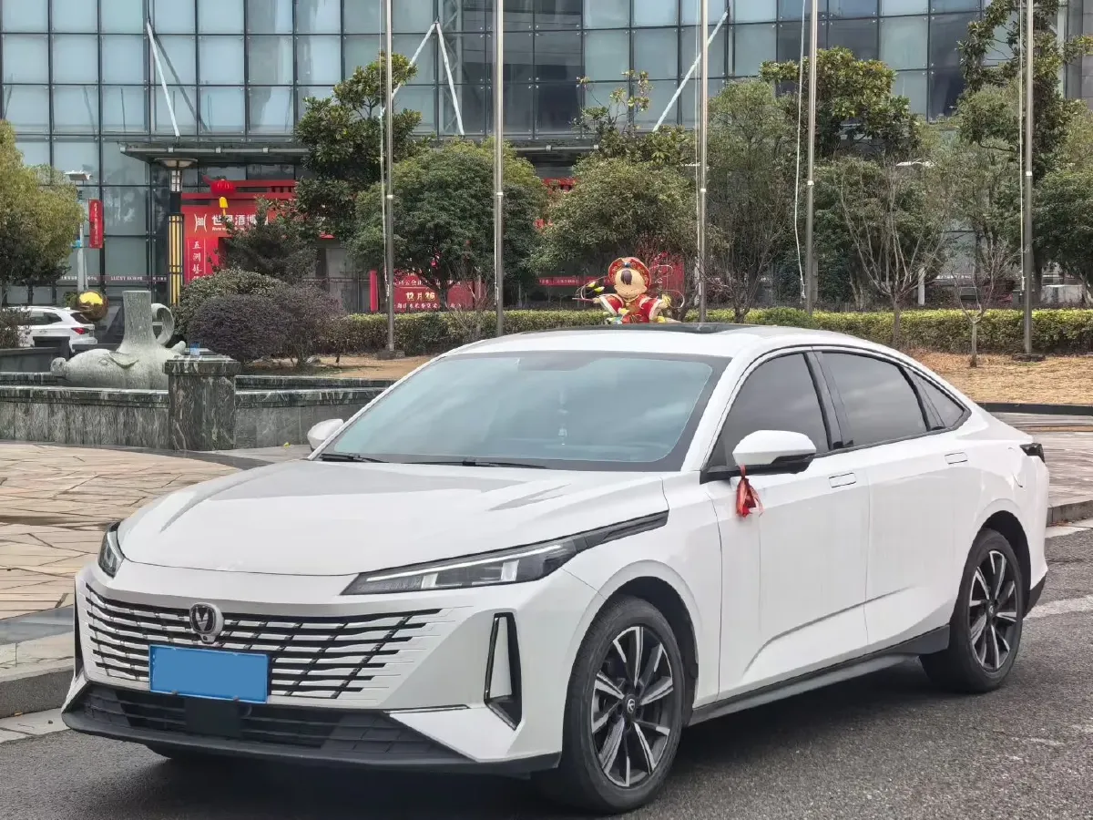 2024 ChangAn UNI-V 1.5T 188HP L4 7DCT,autocango,china used car exporter,china ev exporter,chinese used car exporter,chinese used ev exporter