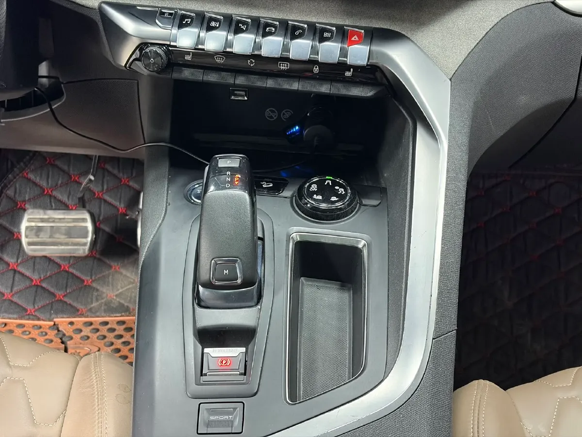 2017 Peugeot 5008 1.8T 204HP L4 6AT,autocango,china used car exporter,china ev exporter,chinese used car exporter,chinese used ev exporter