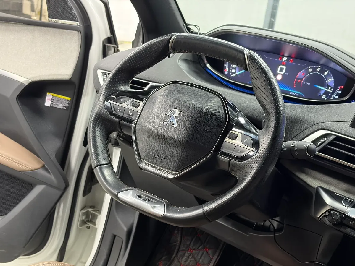 2017 Peugeot 5008 1.8T 204HP L4 6AT,autocango,china used car exporter,china ev exporter,chinese used car exporter,chinese used ev exporter