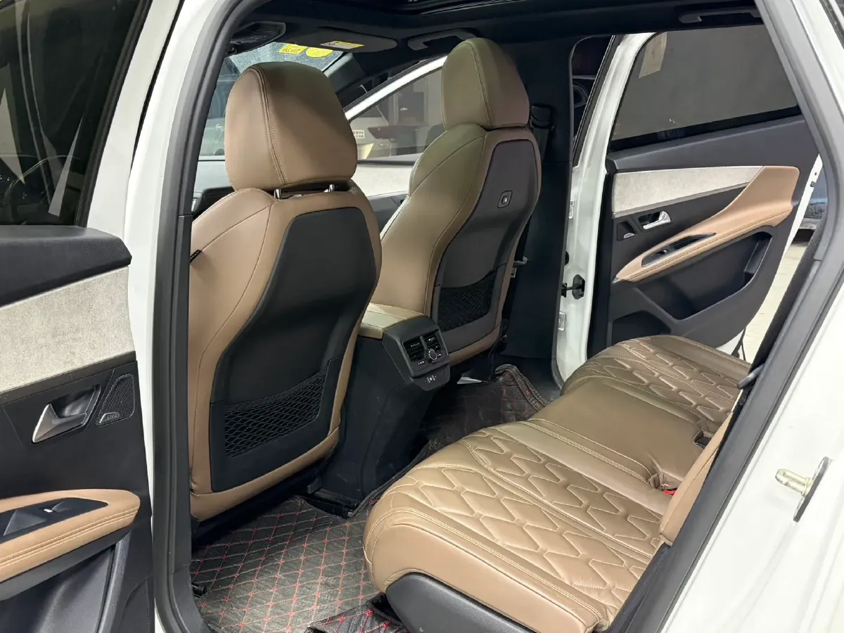 2017 Peugeot 5008 1.8T 204HP L4 6AT,autocango,china used car exporter,china ev exporter,chinese used car exporter,chinese used ev exporter