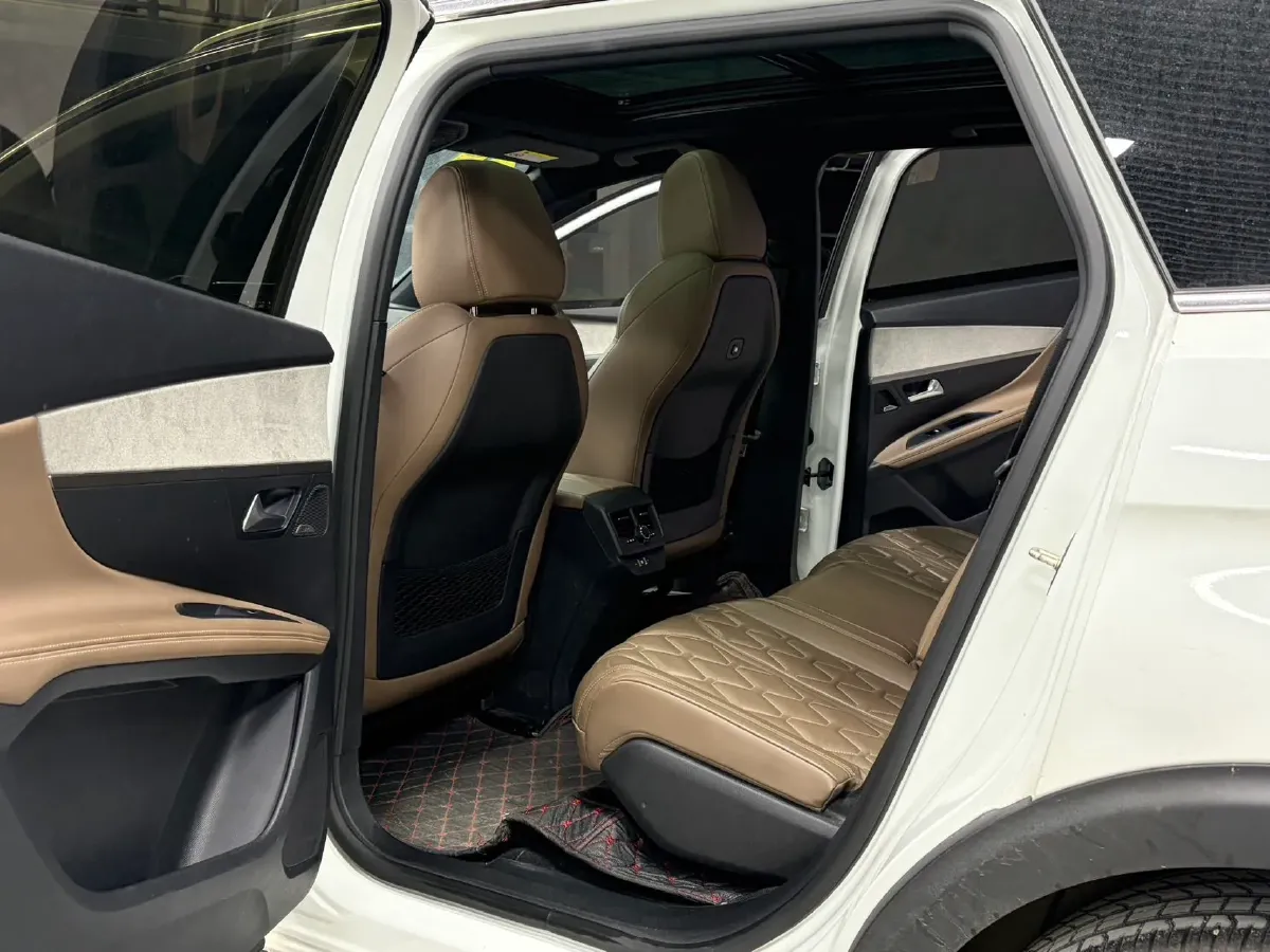 2017 Peugeot 5008 1.8T 204HP L4 6AT,autocango,china used car exporter,china ev exporter,chinese used car exporter,chinese used ev exporter