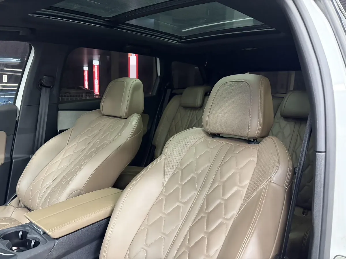 2017 Peugeot 5008 1.8T 204HP L4 6AT,autocango,china used car exporter,china ev exporter,chinese used car exporter,chinese used ev exporter