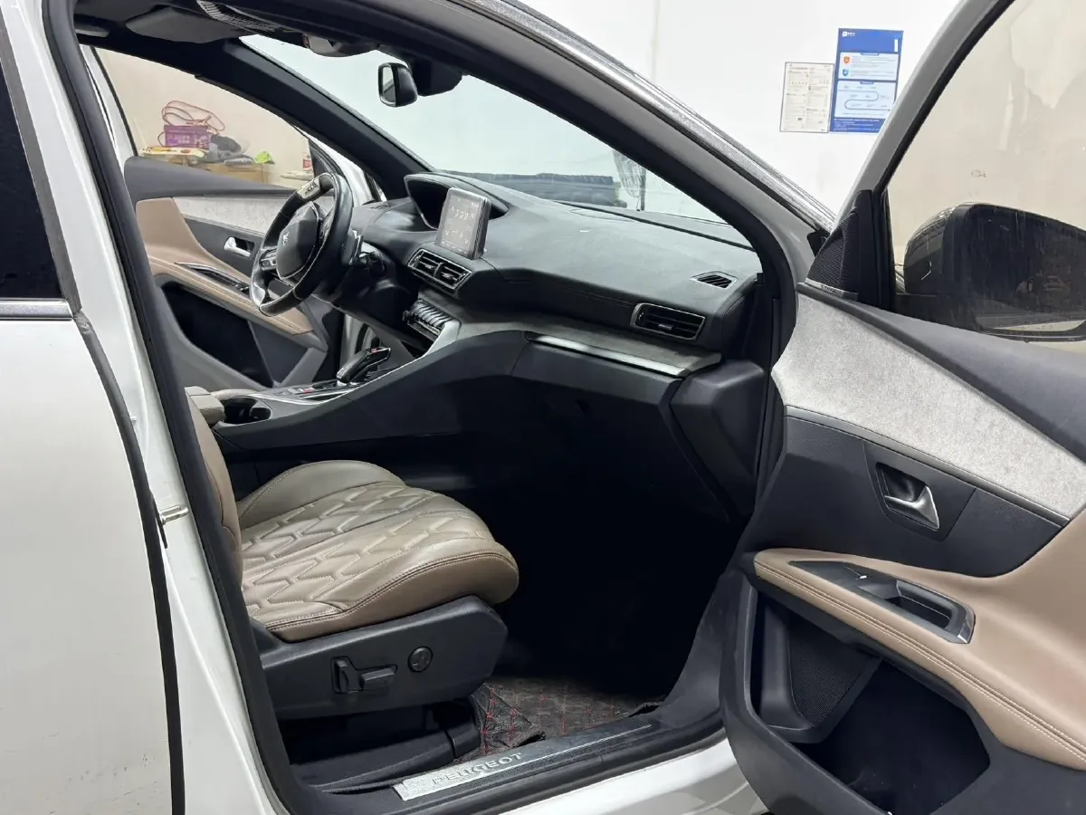 2017 Peugeot 5008 1.8T 204HP L4 6AT,autocango,china used car exporter,china ev exporter,chinese used car exporter,chinese used ev exporter