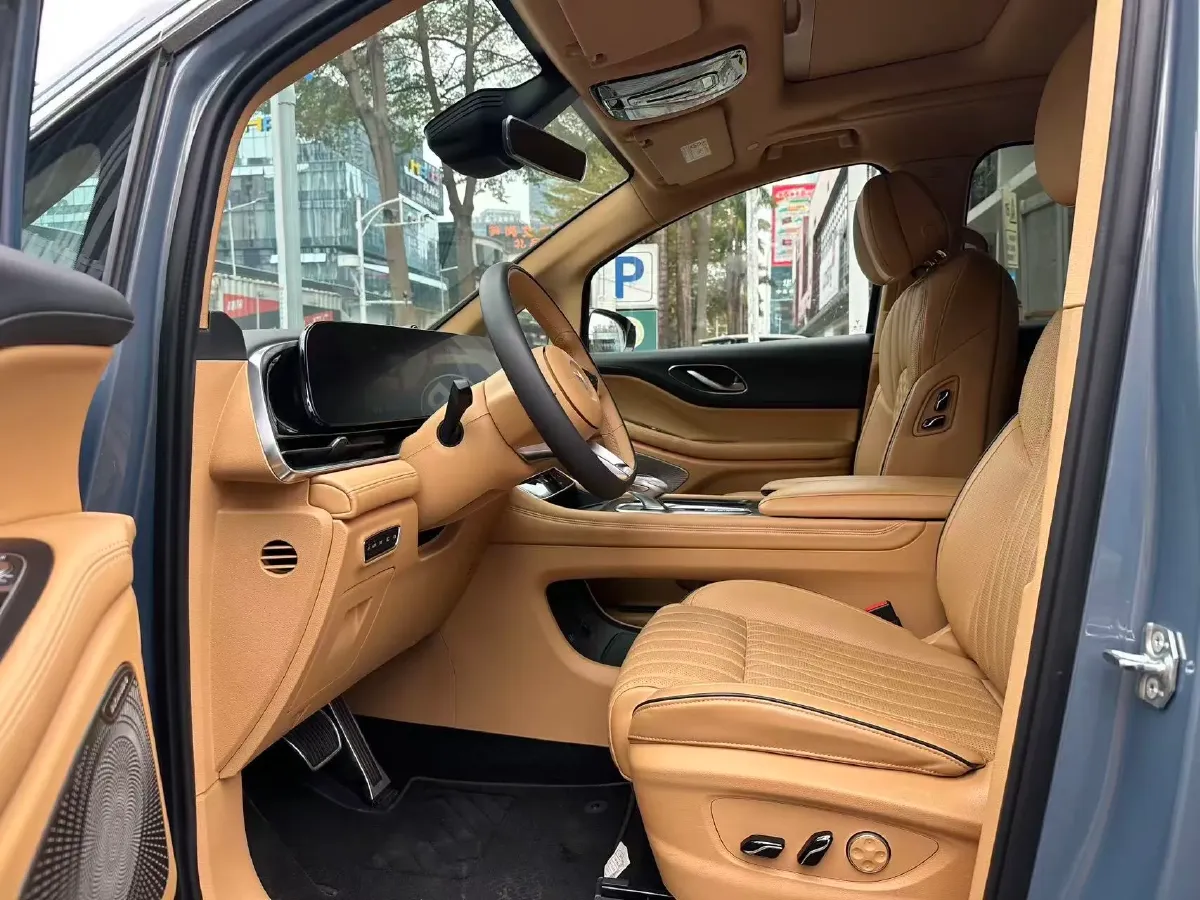 2022 Voyah Dream 1.5T 136HP L4 PHEV 25.57KWH,autocango,china used car exporter,china ev exporter,chinese used car exporter,chinese used ev exporter