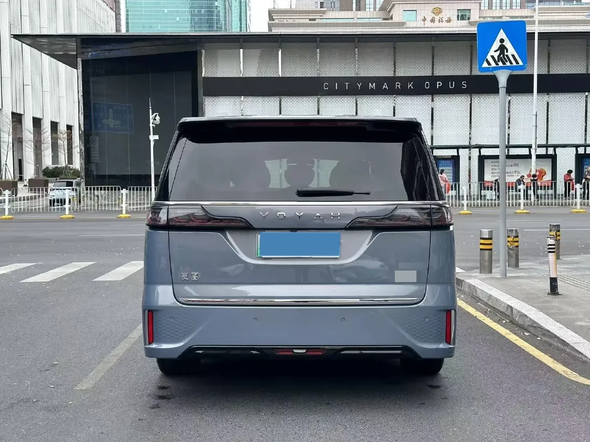 2022 Voyah Dream 1.5T 136HP L4 PHEV 25.57KWH,autocango,china used car exporter,china ev exporter,chinese used car exporter,chinese used ev exporter