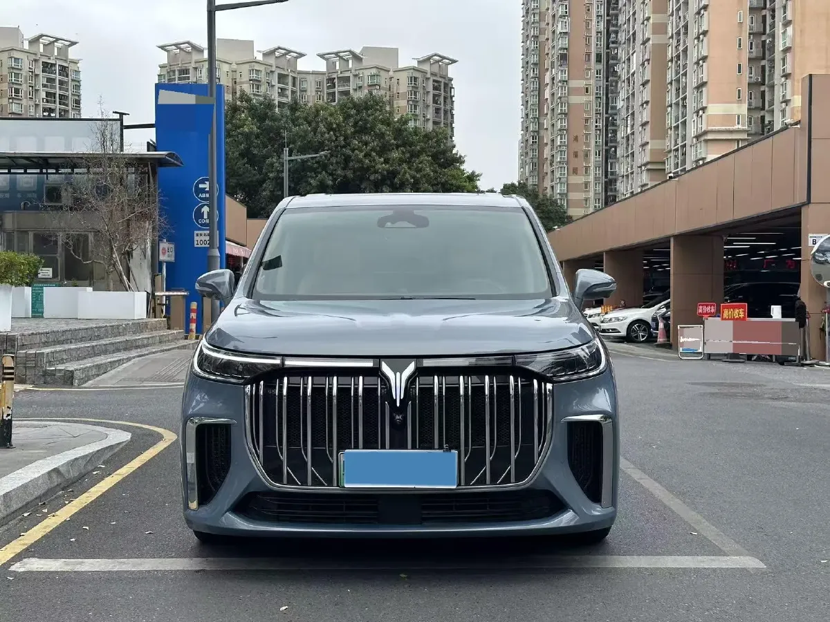 2022 Voyah Dream 1.5T 136HP L4 PHEV 25.57KWH,autocango,china used car exporter,china ev exporter,chinese used car exporter,chinese used ev exporter
