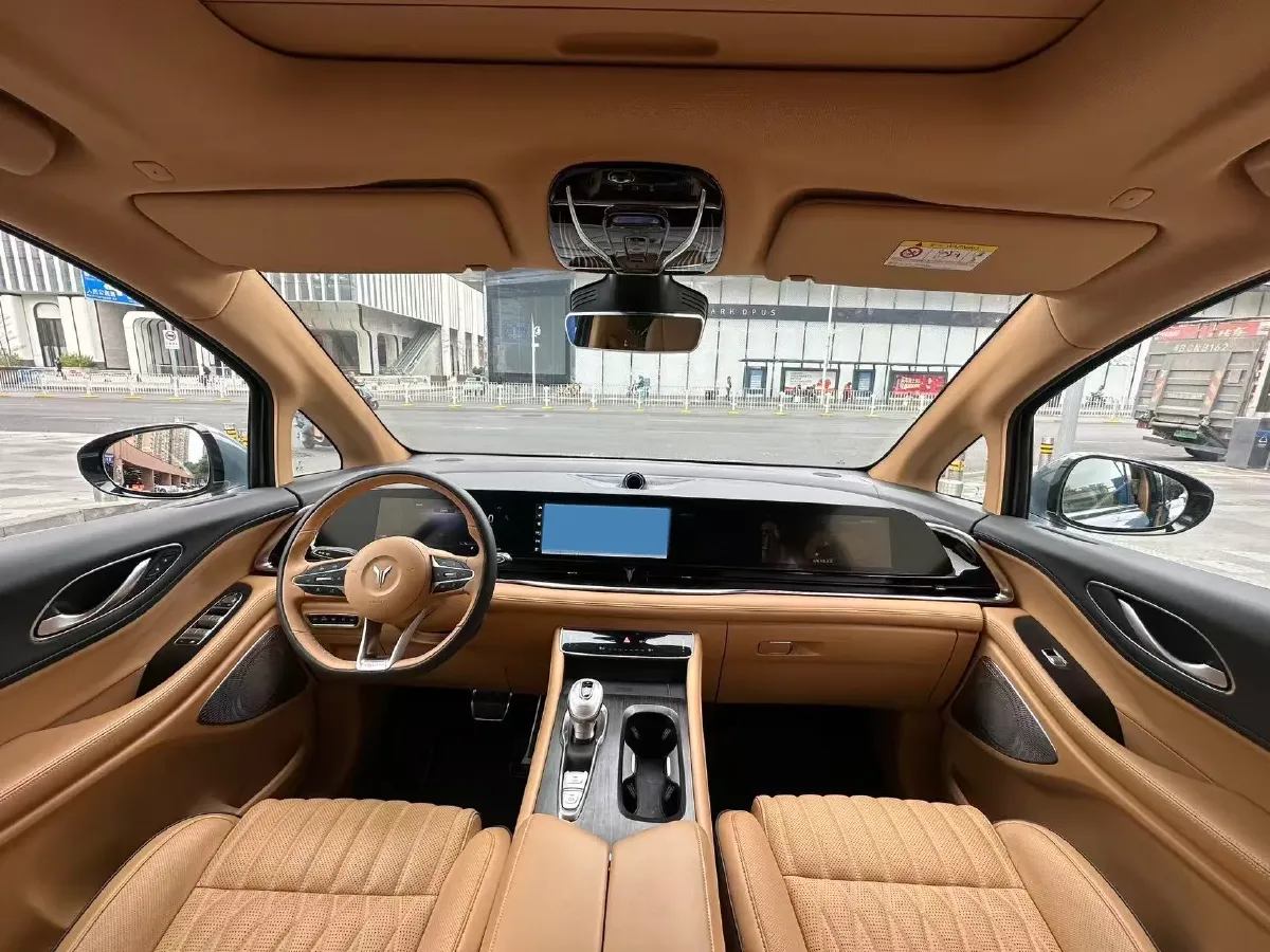 2022 Voyah Dream 1.5T 136HP L4 PHEV 25.57KWH,autocango,china used car exporter,china ev exporter,chinese used car exporter,chinese used ev exporter