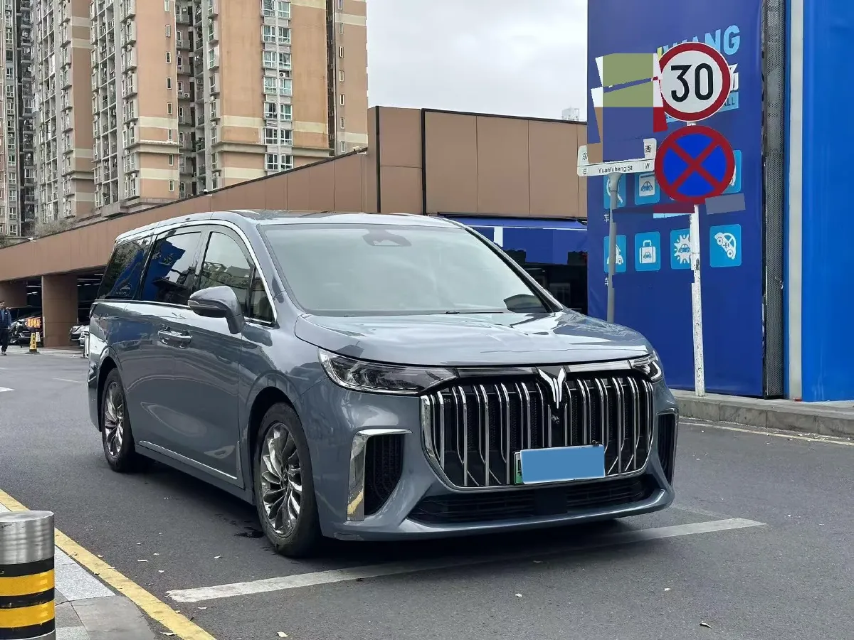 2022 Voyah Dream 1.5T 136HP L4 PHEV 25.57KWH,autocango,china used car exporter,china ev exporter,chinese used car exporter,chinese used ev exporter