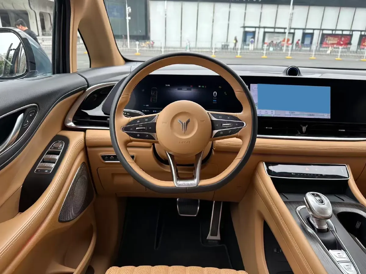 2022 Voyah Dream 1.5T 136HP L4 PHEV 25.57KWH,autocango,china used car exporter,china ev exporter,chinese used car exporter,chinese used ev exporter