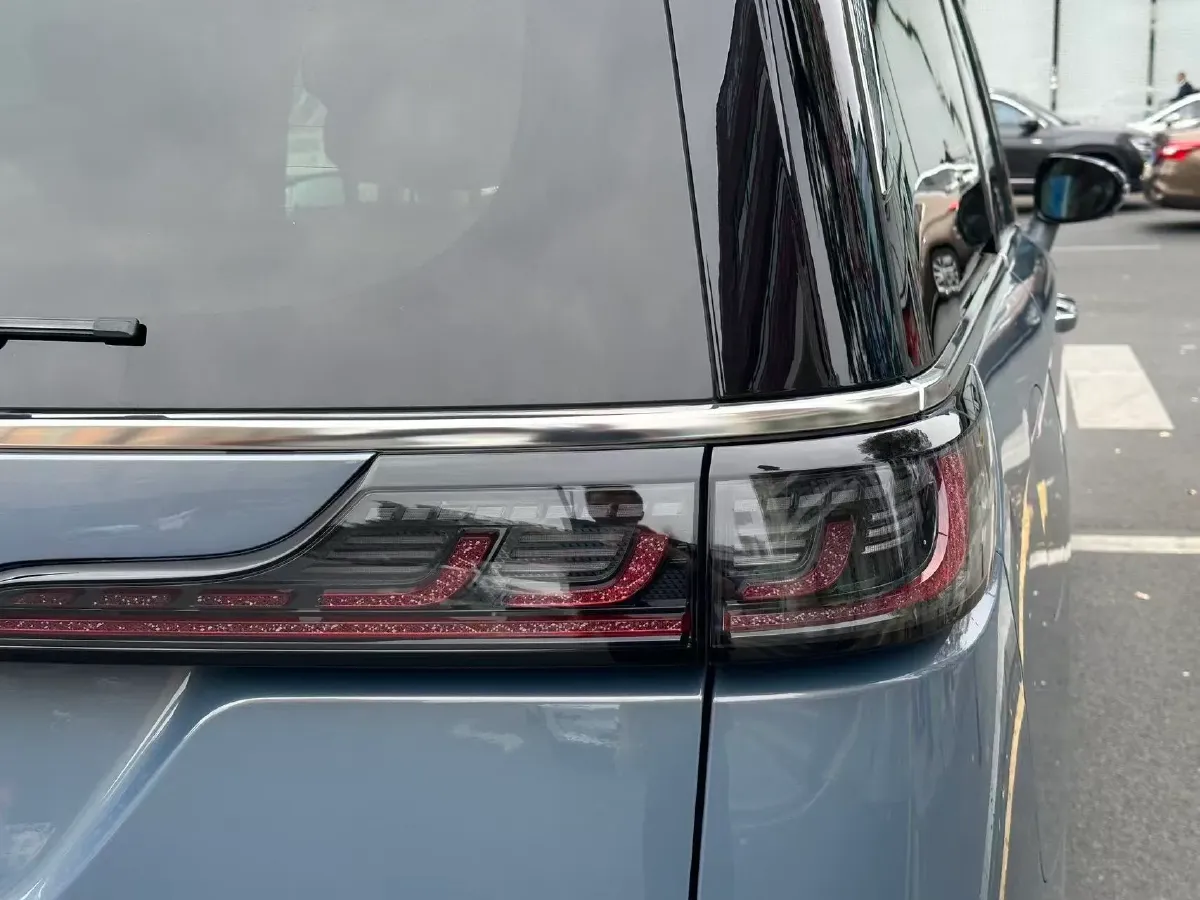 2022 Voyah Dream 1.5T 136HP L4 PHEV 25.57KWH,autocango,china used car exporter,china ev exporter,chinese used car exporter,chinese used ev exporter