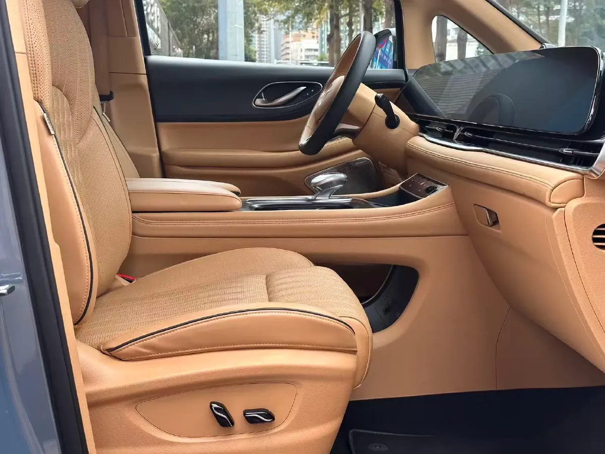 2022 Voyah Dream 1.5T 136HP L4 PHEV 25.57KWH,autocango,china used car exporter,china ev exporter,chinese used car exporter,chinese used ev exporter