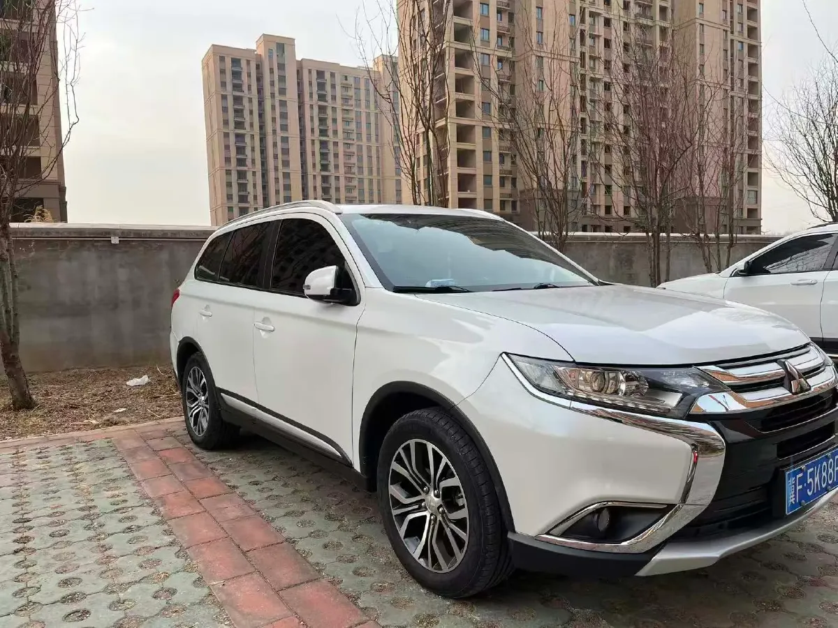 2018 Mitsubishi Outlander 2.0L 166HP L4 CVT,autocango,china used car exporter,china ev exporter,chinese used car exporter,chinese used ev exporter