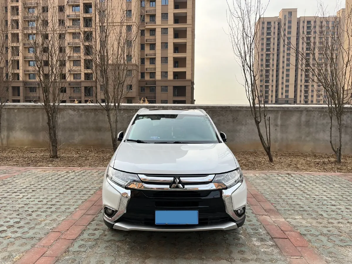 2018 Mitsubishi Outlander 2.0L 166HP L4 CVT,autocango,china used car exporter,china ev exporter,chinese used car exporter,chinese used ev exporter