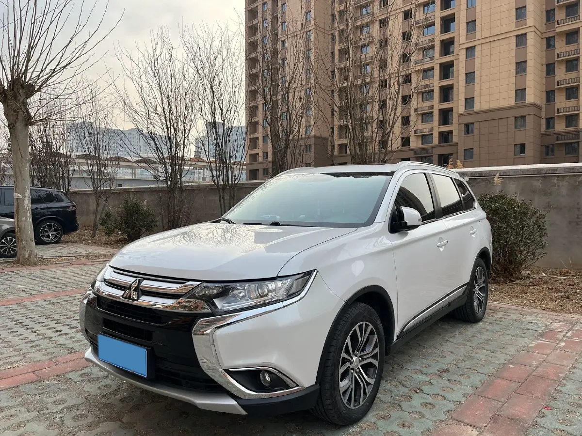 2018 Mitsubishi Outlander 2.0L 166HP L4 CVT,autocango,china used car exporter,china ev exporter,chinese used car exporter,chinese used ev exporter
