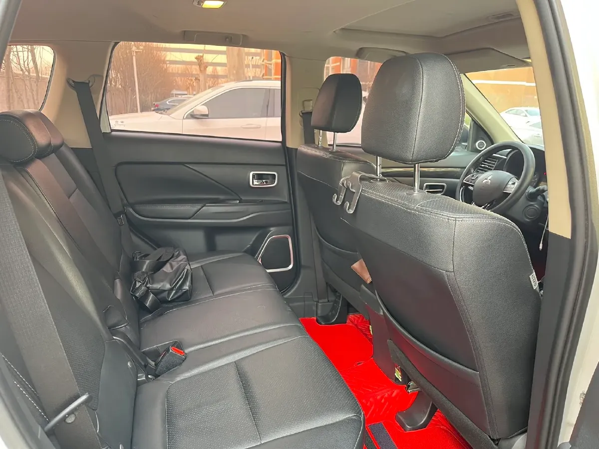 2018 Mitsubishi Outlander 2.0L 166HP L4 CVT,autocango,china used car exporter,china ev exporter,chinese used car exporter,chinese used ev exporter