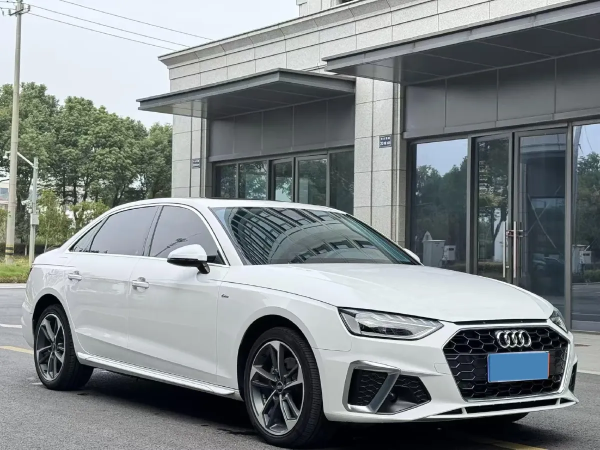 2023 Audi A4L 2.0T 190HP L4 7DCT,autocango,china used car exporter,china ev exporter,chinese used car exporter,chinese used ev exporter