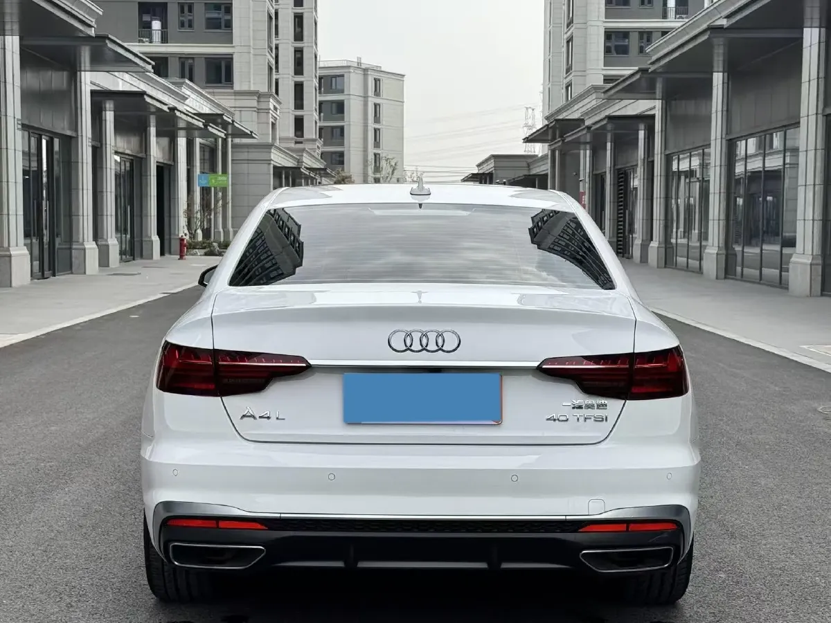 2023 Audi A4L 2.0T 190HP L4 7DCT,autocango,china used car exporter,china ev exporter,chinese used car exporter,chinese used ev exporter