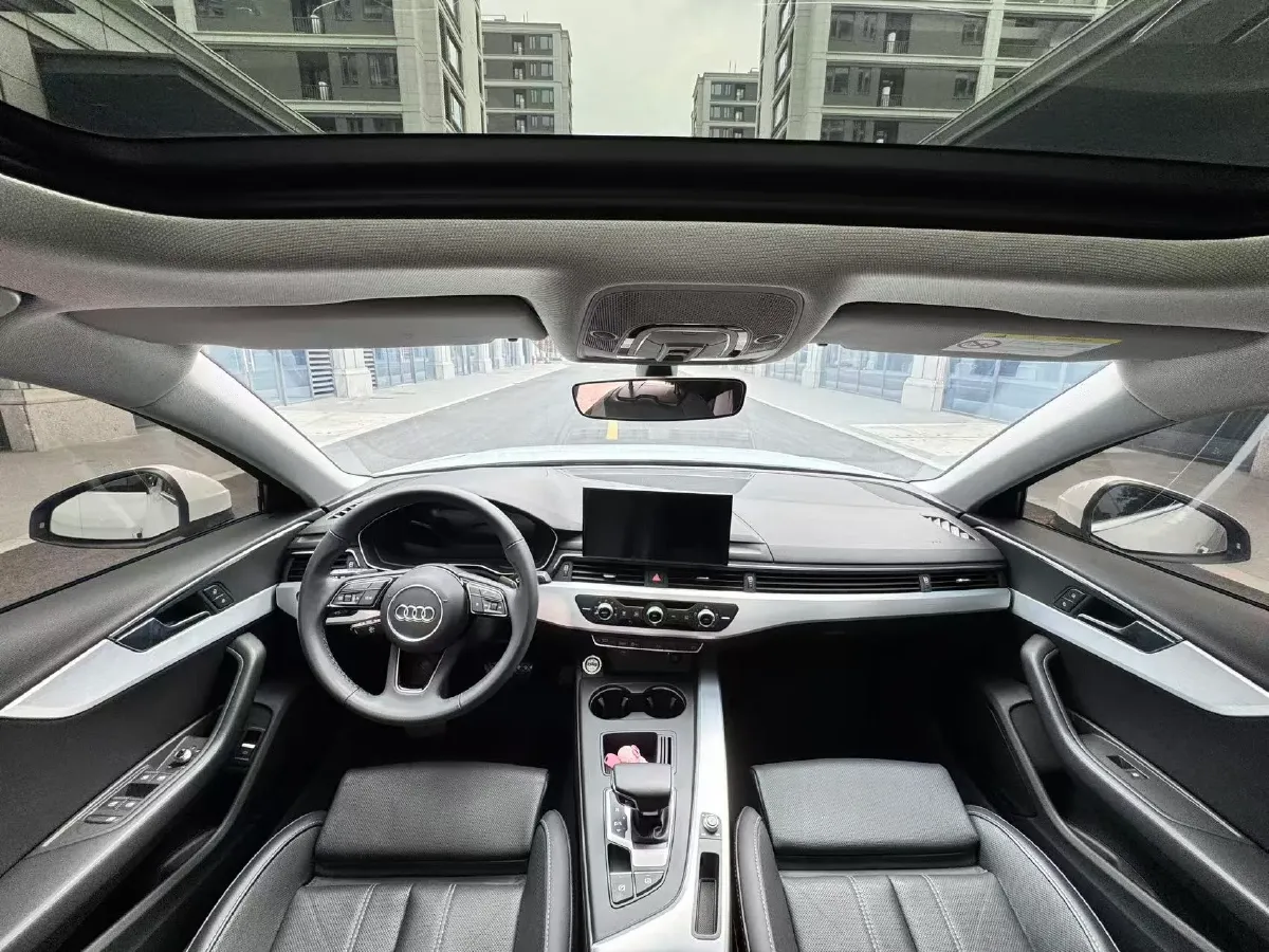 2023 Audi A4L 2.0T 190HP L4 7DCT,autocango,china used car exporter,china ev exporter,chinese used car exporter,chinese used ev exporter