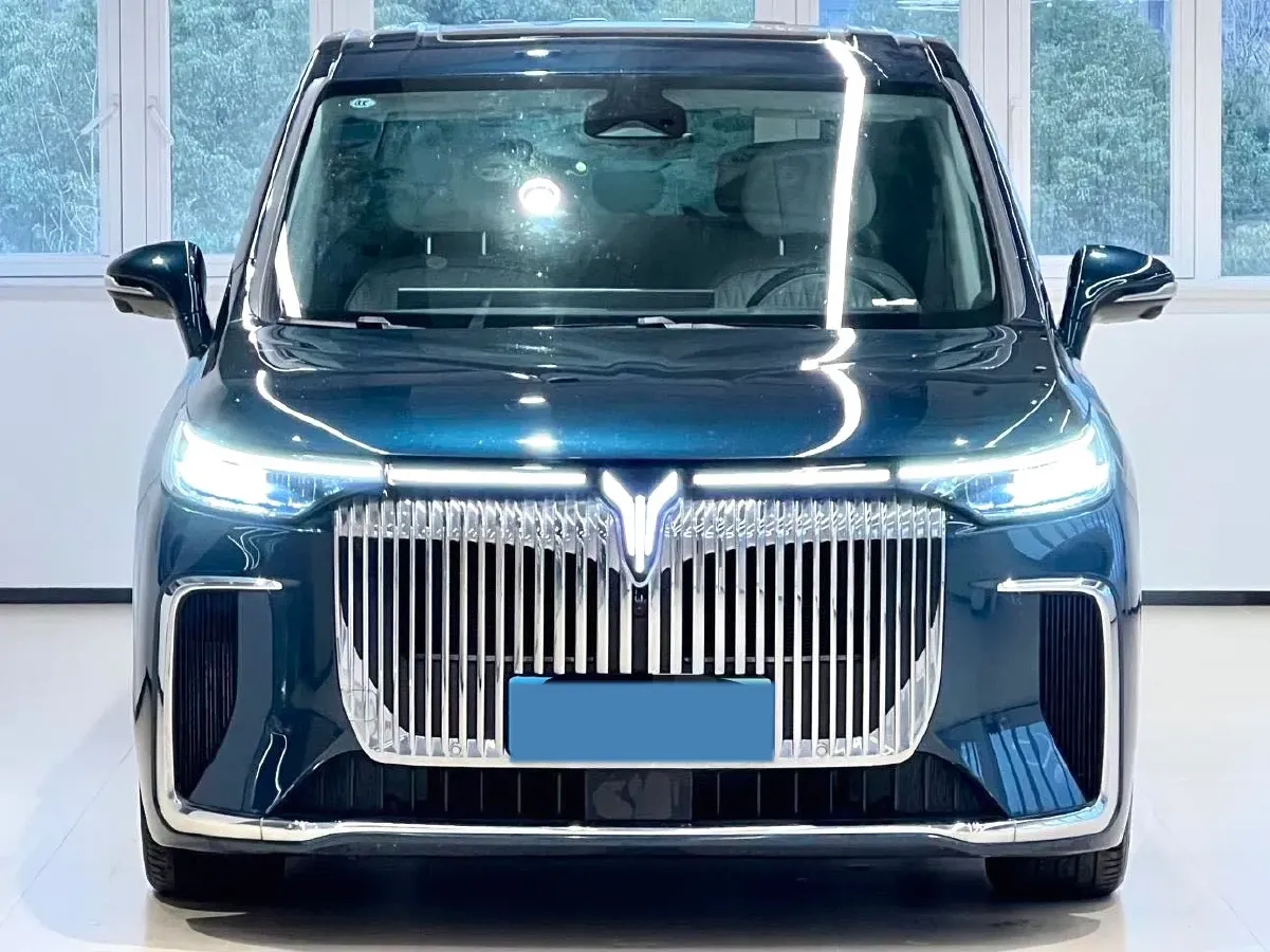 2025 Voyah Dream 1.5T 150HP L4 PHEV 41.7KWH,autocango,china used car exporter,china ev exporter,chinese used car exporter,chinese used ev exporter