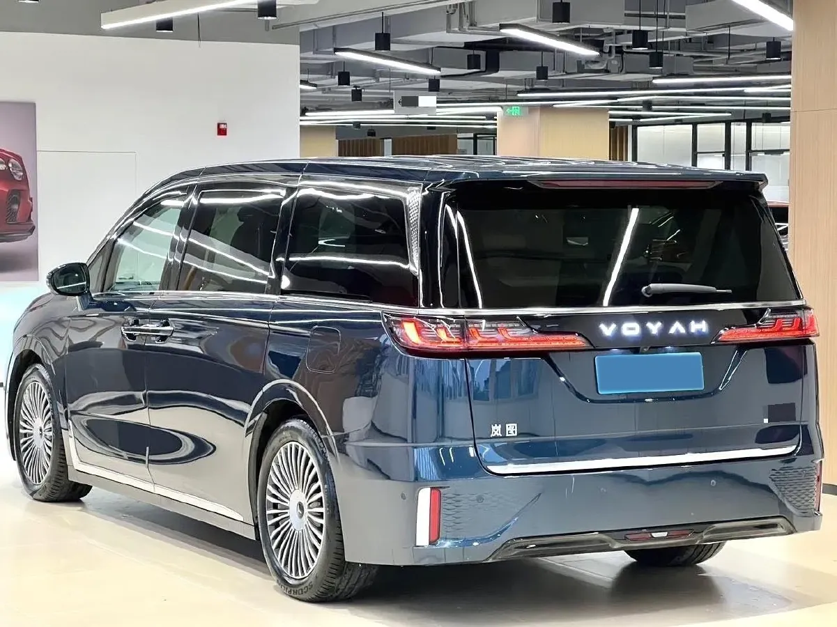 2025 Voyah Dream 1.5T 150HP L4 PHEV 41.7KWH,autocango,china used car exporter,china ev exporter,chinese used car exporter,chinese used ev exporter