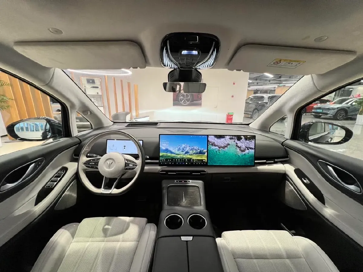 2025 Voyah Dream 1.5T 150HP L4 PHEV 41.7KWH,autocango,china used car exporter,china ev exporter,chinese used car exporter,chinese used ev exporter