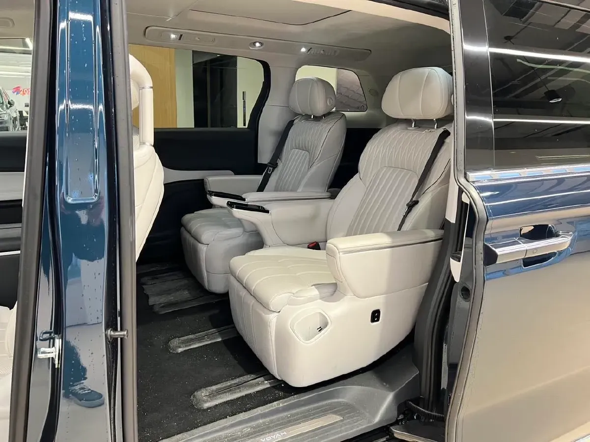 2025 Voyah Dream 1.5T 150HP L4 PHEV 41.7KWH,autocango,china used car exporter,china ev exporter,chinese used car exporter,chinese used ev exporter