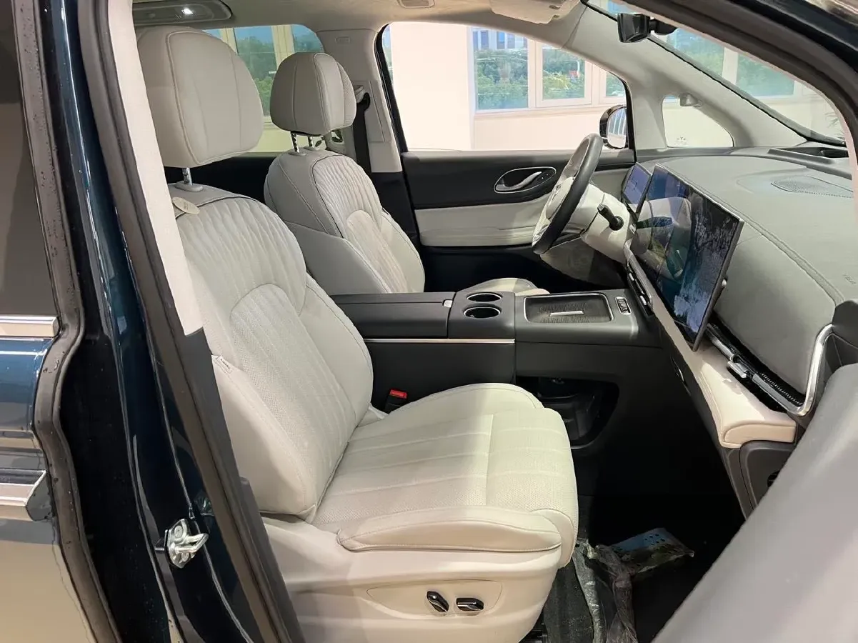 2025 Voyah Dream 1.5T 150HP L4 PHEV 41.7KWH,autocango,china used car exporter,china ev exporter,chinese used car exporter,chinese used ev exporter