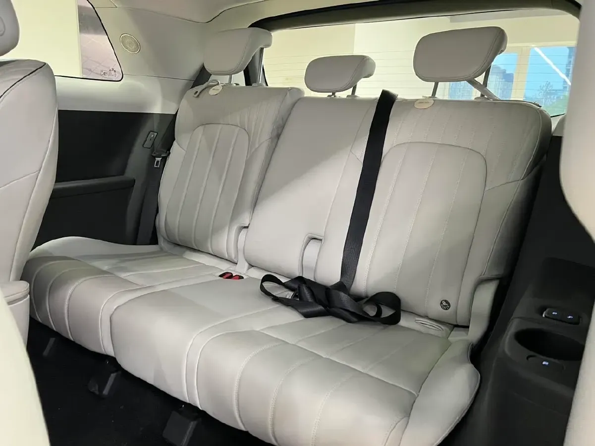 2025 Voyah Dream 1.5T 150HP L4 PHEV 41.7KWH,autocango,china used car exporter,china ev exporter,chinese used car exporter,chinese used ev exporter