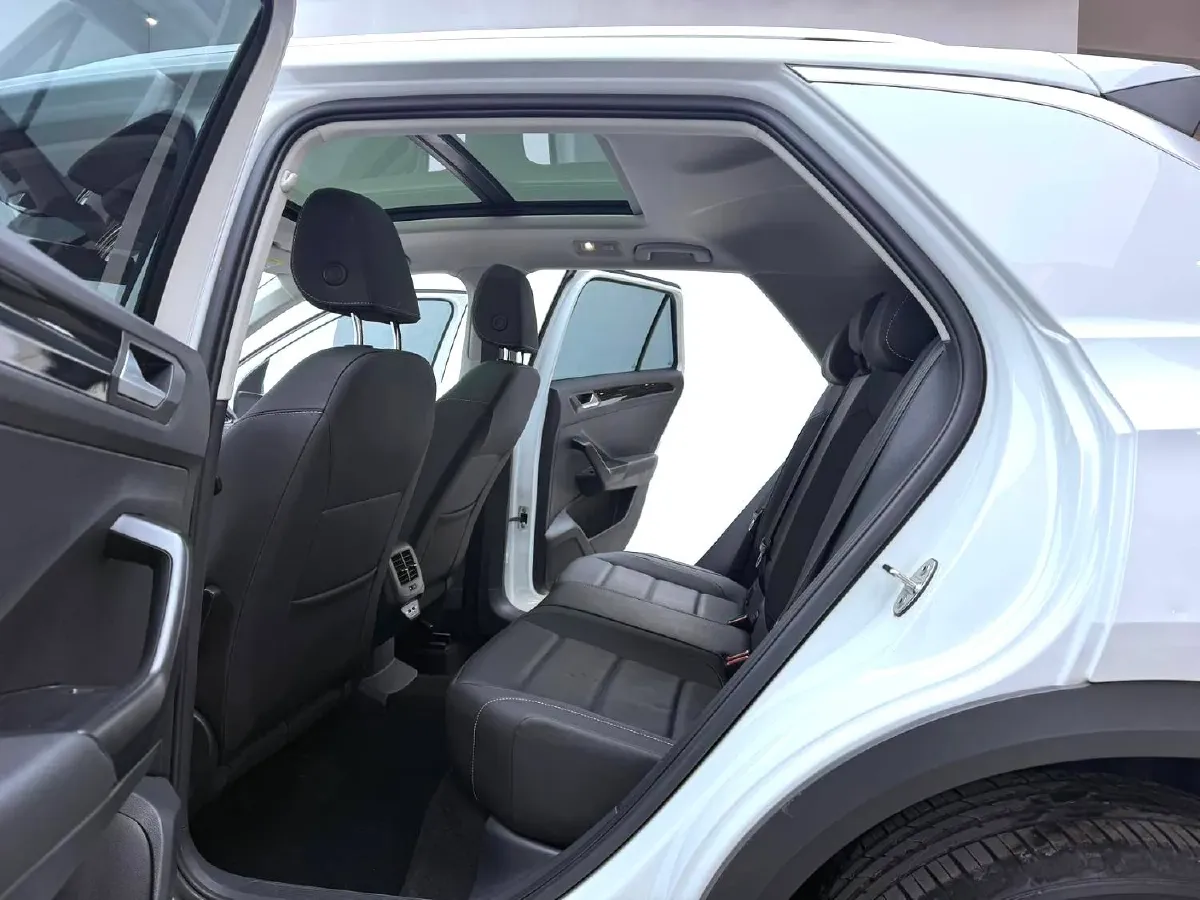 2021 Volkswagen T-Roc 1.4T 150HP L4 7DCT,autocango,china used car exporter,china ev exporter,chinese used car exporter,chinese used ev exporter