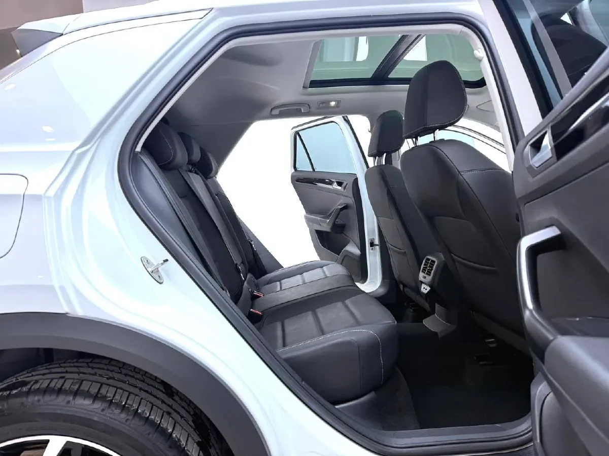 2021 Volkswagen T-Roc 1.4T 150HP L4 7DCT,autocango,china used car exporter,china ev exporter,chinese used car exporter,chinese used ev exporter