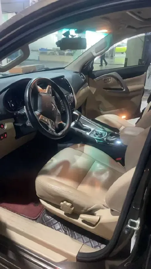 2019 Mitsubishi Pajero 3.0L 209HP V6 8AT,autocango,china used car exporter,china ev exporter,chinese used car exporter,chinese used ev exporter