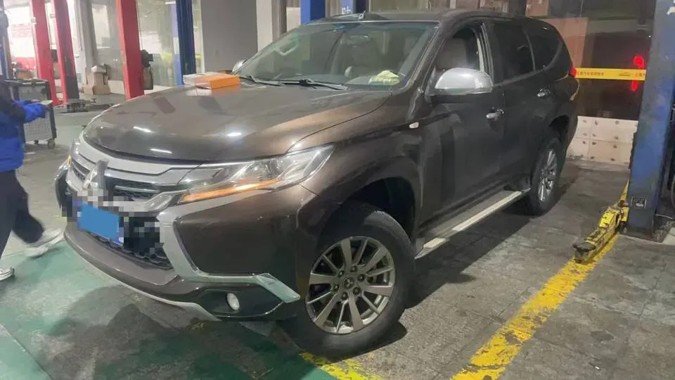 2019 Mitsubishi Pajero 3.0L 209HP V6 8AT,autocango,china used car exporter,china ev exporter,chinese used car exporter,chinese used ev exporter