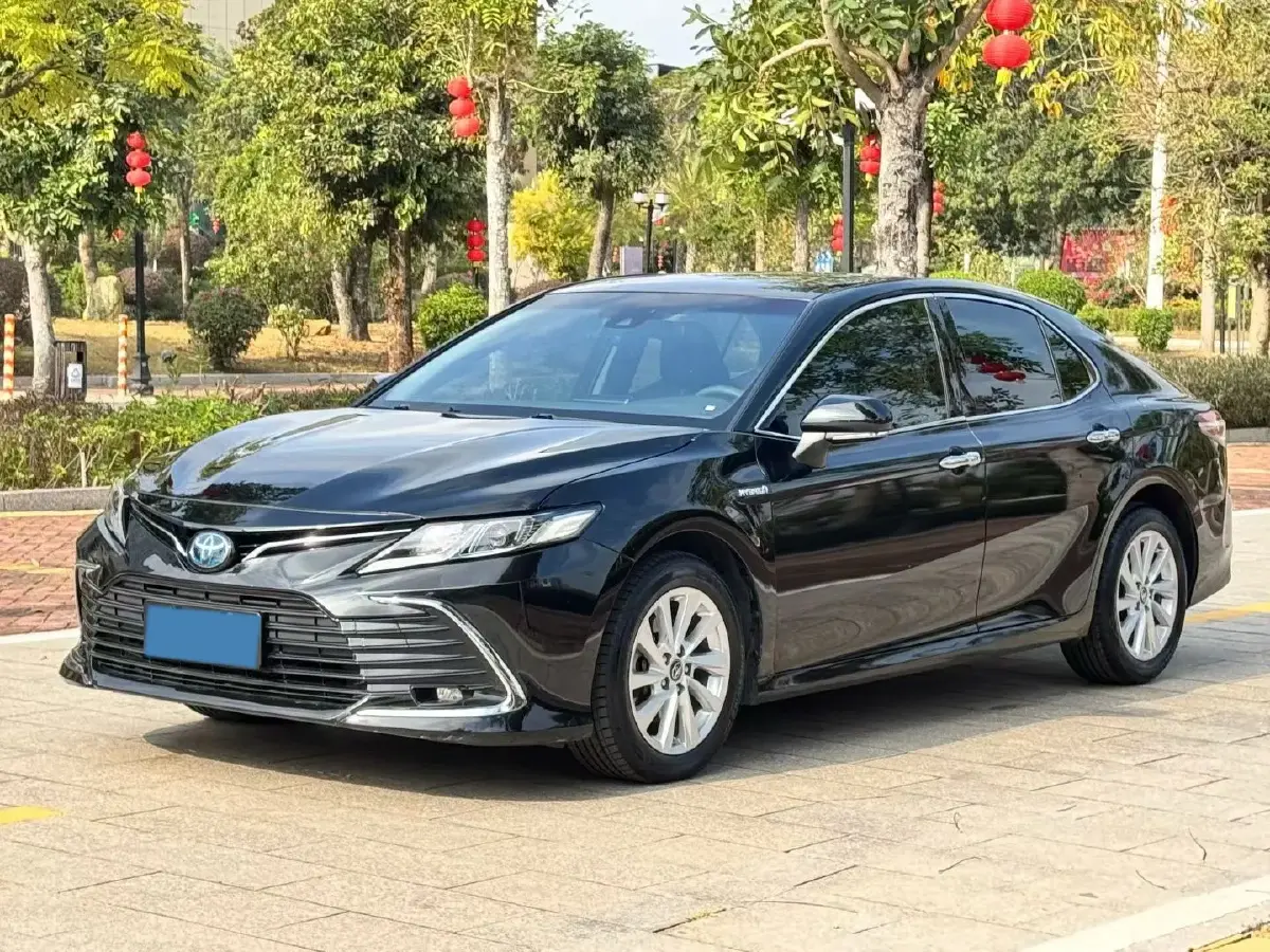 2021 Toyota Camry 2.5L 178HP L4 E-CVT Hybrid
