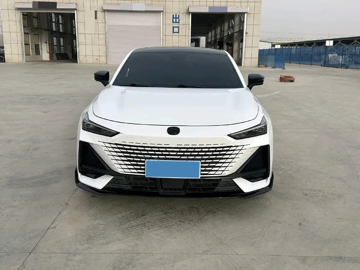 2022 ChangAn UNI-V 1.5T 188HP L4 7DCT,autocango,china used car exporter,china ev exporter,chinese used car exporter,chinese used ev exporter