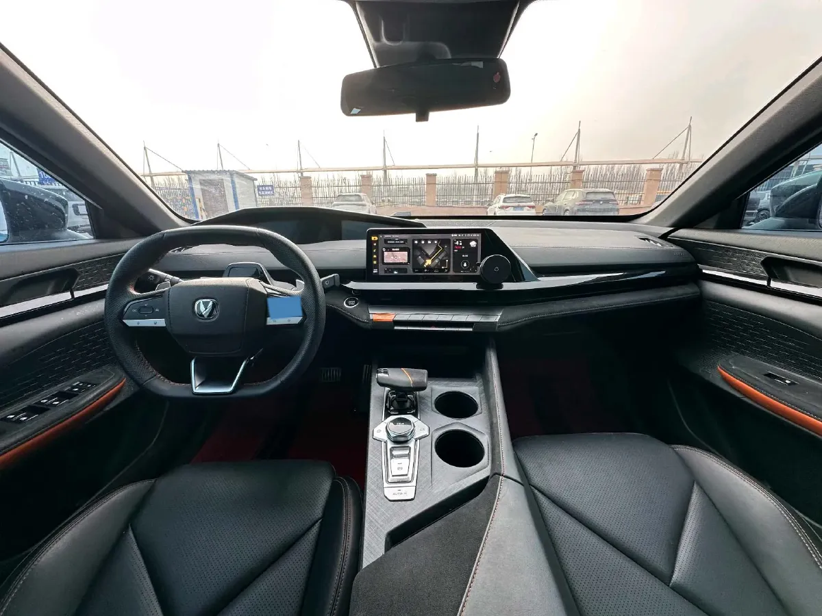 2022 ChangAn UNI-V 1.5T 188HP L4 7DCT,autocango,china used car exporter,china ev exporter,chinese used car exporter,chinese used ev exporter