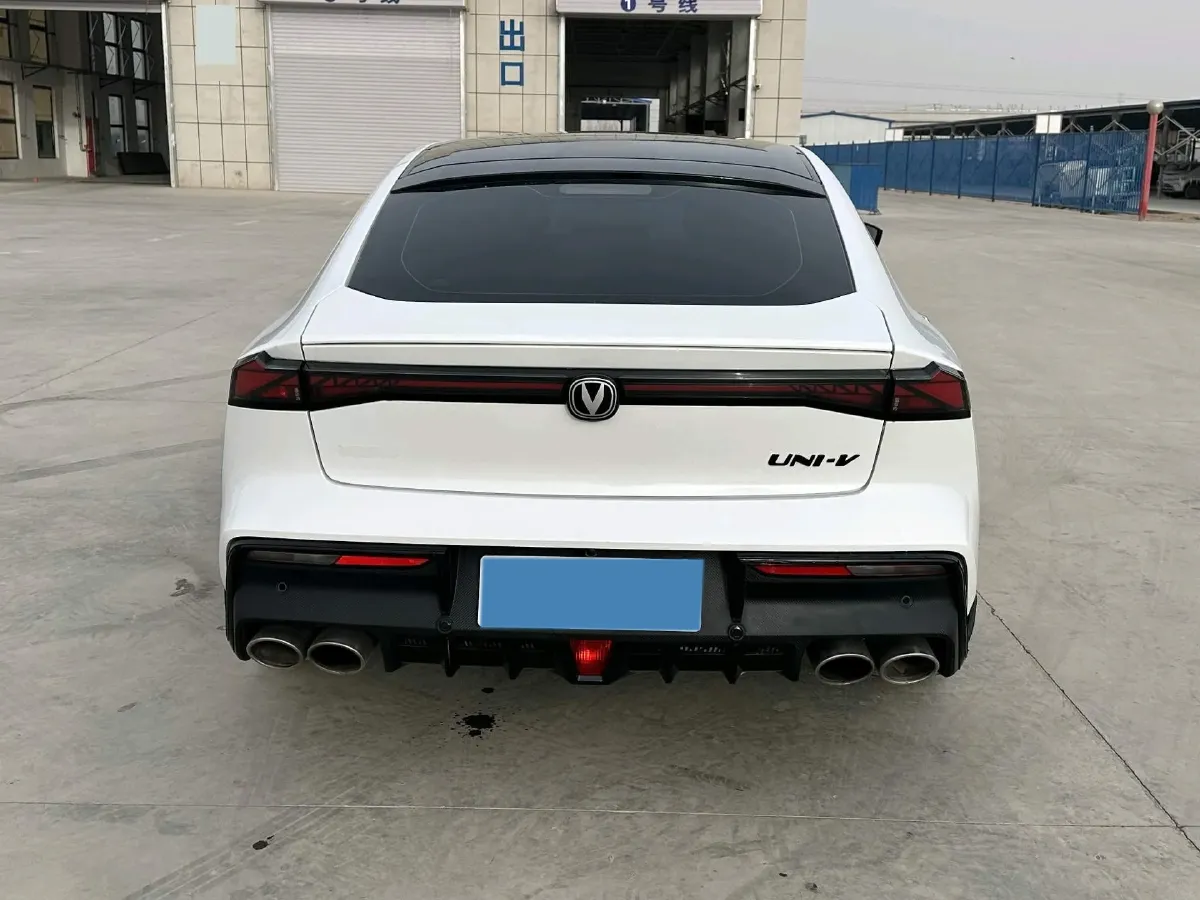 2022 ChangAn UNI-V 1.5T 188HP L4 7DCT,autocango,china used car exporter,china ev exporter,chinese used car exporter,chinese used ev exporter