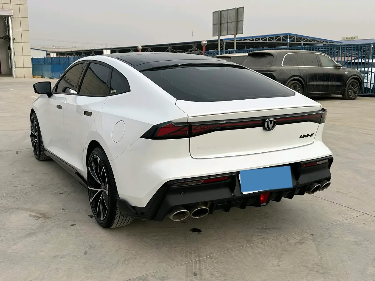 2022 ChangAn UNI-V 1.5T 188HP L4 7DCT,autocango,china used car exporter,china ev exporter,chinese used car exporter,chinese used ev exporter