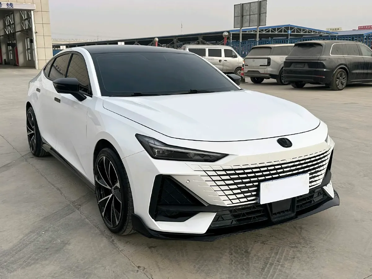 2022 ChangAn UNI-V 1.5T 188HP L4 7DCT,autocango,china used car exporter,china ev exporter,chinese used car exporter,chinese used ev exporter