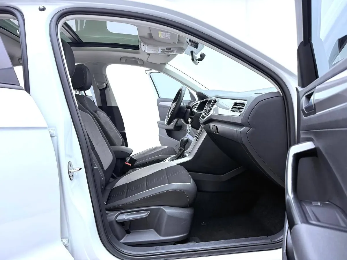 2021 Volkswagen T-Roc 1.4T 150HP L4 7DCT,autocango,china used car exporter,china ev exporter,chinese used car exporter,chinese used ev exporter