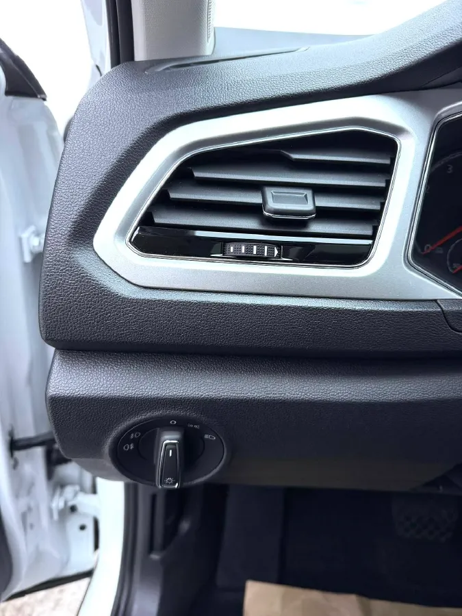 2021 Volkswagen T-Roc 1.4T 150HP L4 7DCT,autocango,china used car exporter,china ev exporter,chinese used car exporter,chinese used ev exporter