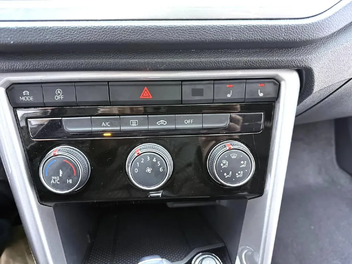 2021 Volkswagen T-Roc 1.4T 150HP L4 7DCT,autocango,china used car exporter,china ev exporter,chinese used car exporter,chinese used ev exporter