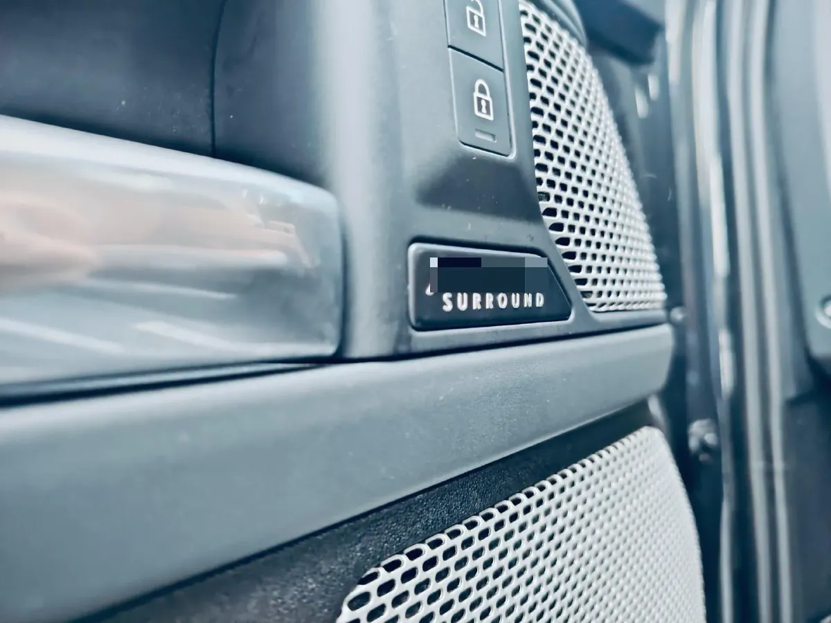 2023 Land Rover Defender 3.0T 400HP L6 8AT,autocango,china used car exporter,china ev exporter,chinese used car exporter,chinese used ev exporter