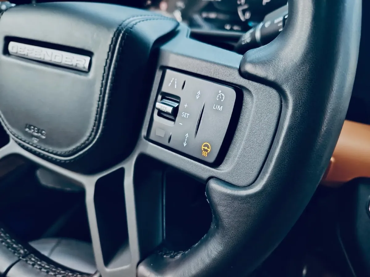 2023 Land Rover Defender 3.0T 400HP L6 8AT,autocango,china used car exporter,china ev exporter,chinese used car exporter,chinese used ev exporter