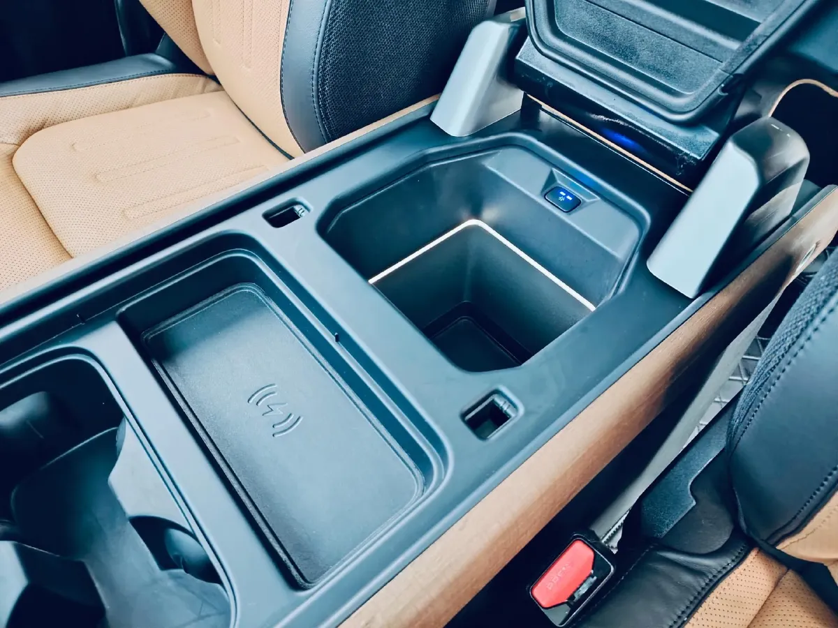 2023 Land Rover Defender 3.0T 400HP L6 8AT,autocango,china used car exporter,china ev exporter,chinese used car exporter,chinese used ev exporter