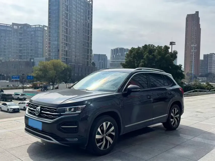 2019 Jeep Cherokee 2.0T 234HP L4 9AT,autocango,china used car exporter,china ev exporter,chinese used car exporter,chinese used ev exporter