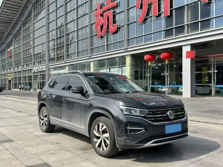 2019 Jeep Cherokee 2.0T 234HP L4 9AT,autocango,china used car exporter,china ev exporter,chinese used car exporter,chinese used ev exporter