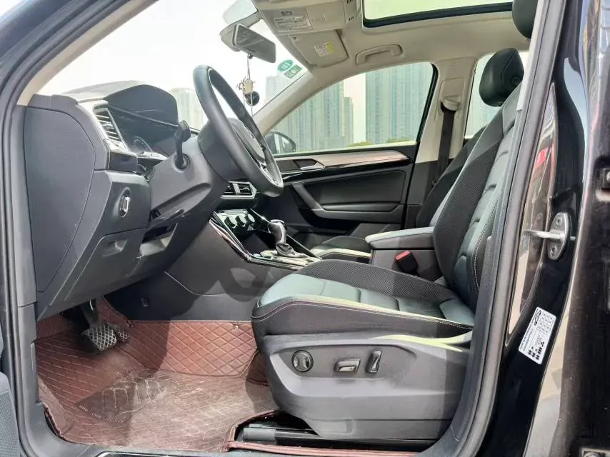 2019 Jeep Cherokee 2.0T 234HP L4 9AT,autocango,china used car exporter,china ev exporter,chinese used car exporter,chinese used ev exporter