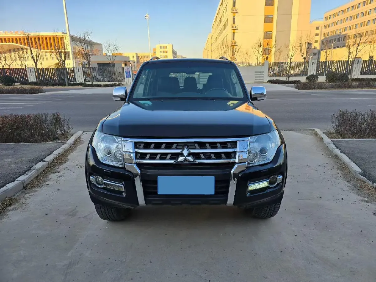 2019 Mitsubishi Pajero 3.0L 174HP V6 5AT,autocango,china used car exporter,china ev exporter,chinese used car exporter,chinese used ev exporter
