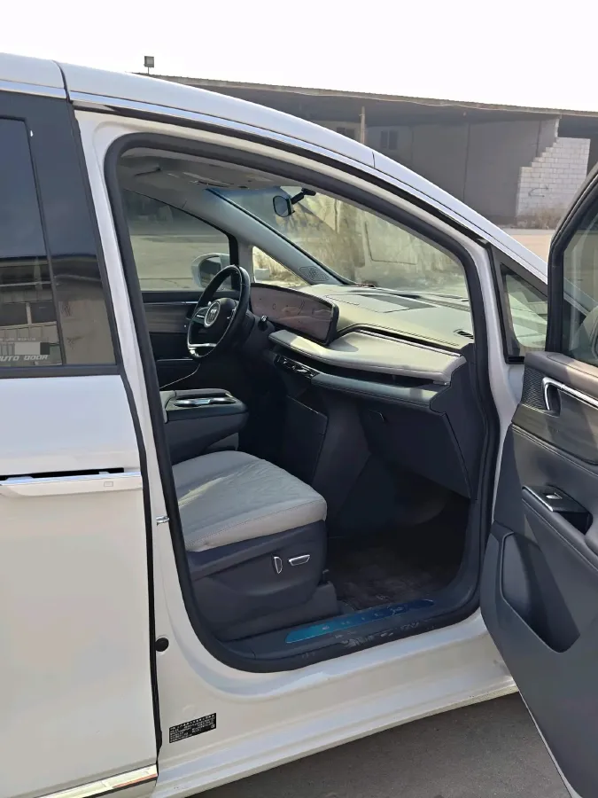 2025 Buick GL8 2.0T 237HP L4 9AT,autocango,china used car exporter,china ev exporter,chinese used car exporter,chinese used ev exporter